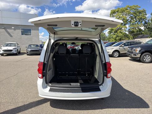Used 2020 Dodge Grand Caravan SXT FWD image 33