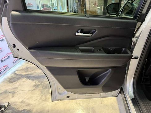 Used 2025 Nissan Pathfinder SL image 35