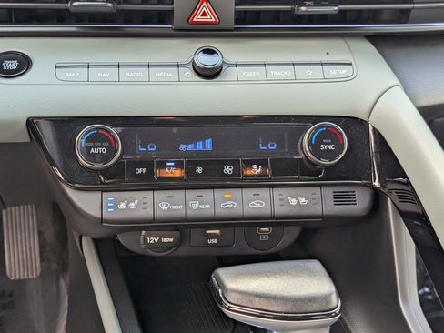 Used 2025 Hyundai Elantra Limited FWD image 27