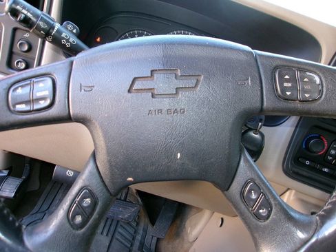 Used 2006 Chevrolet Silverado 1500 LT w/ Light Duty Power Package image 8