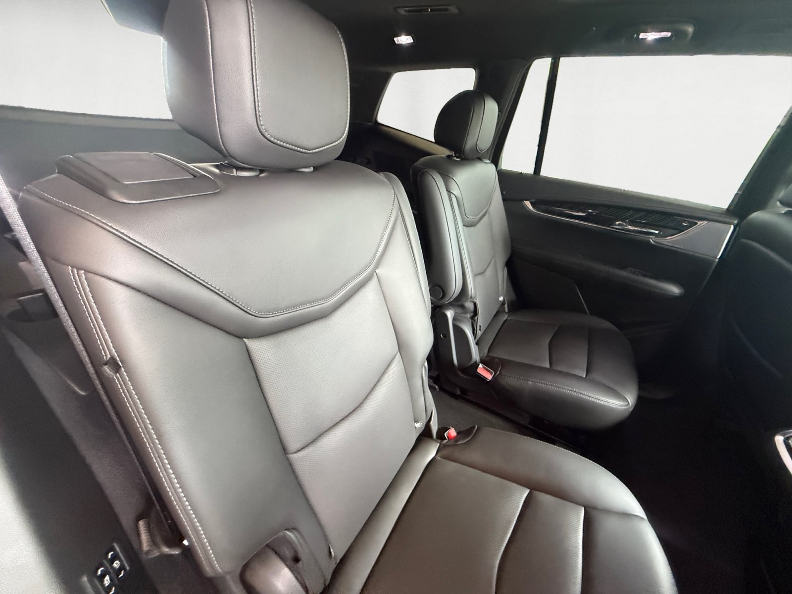 Used 2025 Cadillac XT6 Premium Luxury FWD image 18