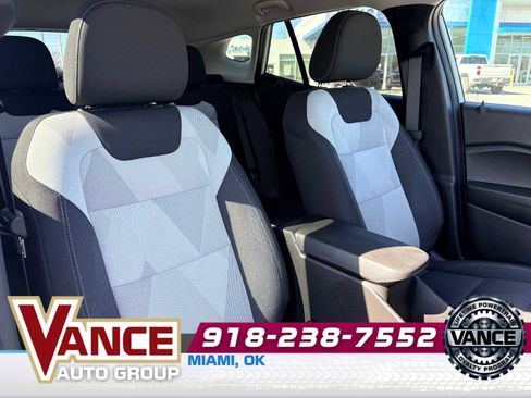 Used 2025 Chevrolet Trax LS w/ LS Convenience Package image 19