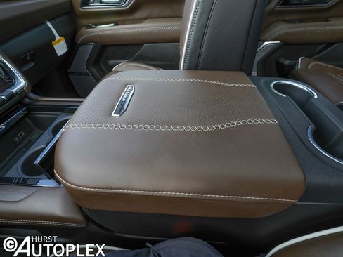 Used 2026 GMC Yukon XL Denali Ultimate w/ LPO, Floor Liner Package AWD/4WD image 29