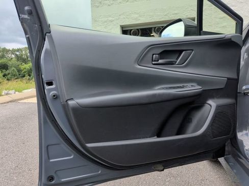 Used 2025 Toyota Prius LE FWD image 10