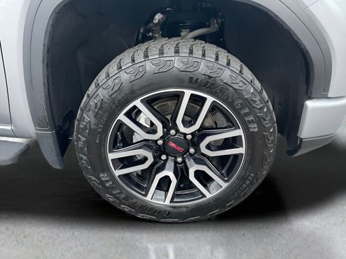 Used 2024 GMC Sierra 1500 AT4 w/ Technology Package image 17