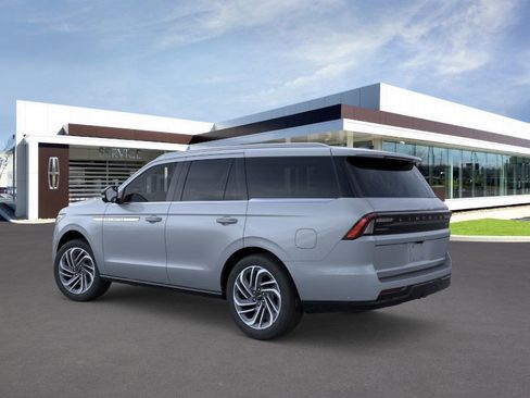 New 2025 Lincoln Navigator Reserve image 4
