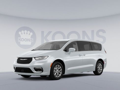 Used 2023 Chrysler Pacifica Touring-L FWD image 1