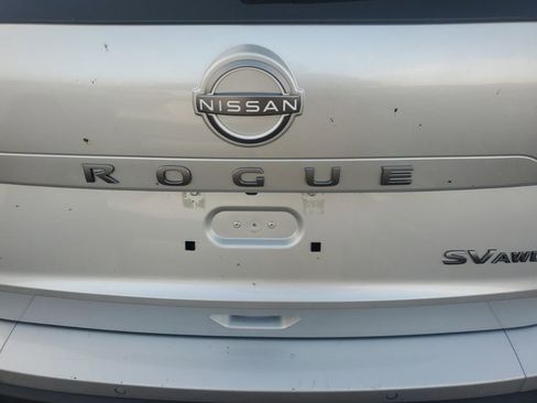 Used 2024 Nissan Rogue SV image 7