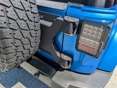 Used 2014 Jeep Wrangler Sahara AWD/4WD image 11