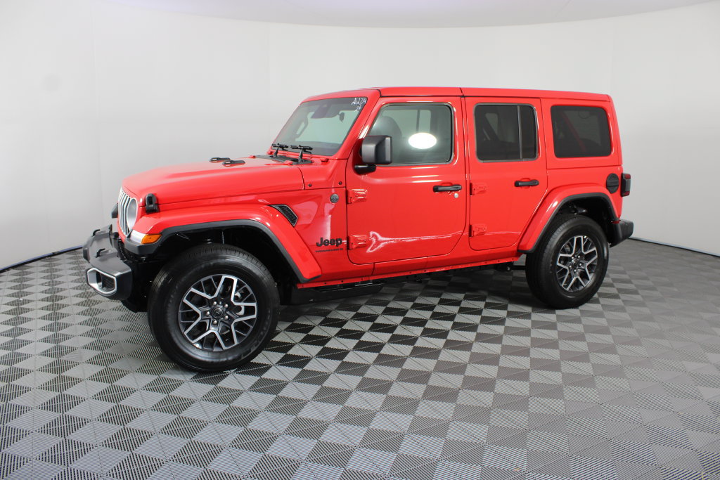 Used 2026 Jeep Wrangler Unlimited Sahara AWD/4WD image 3