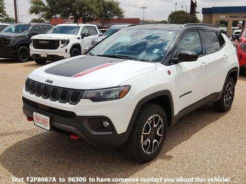Used 2025 Jeep Compass Trailhawk AWD/4WD image 1