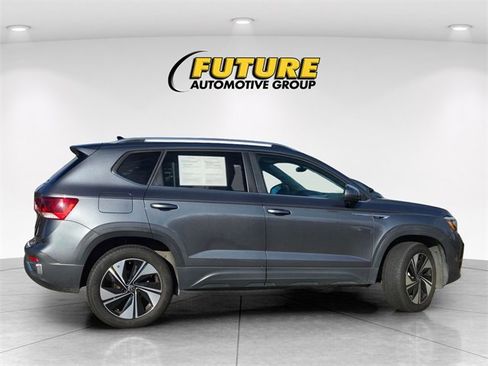 Used 2024 Volkswagen Taos SE image 3