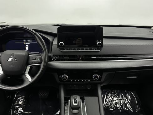 Used 2024 Mitsubishi Outlander SE Black Edition image 30