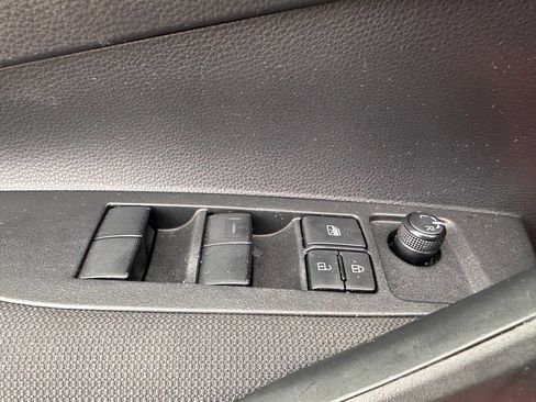 Used 2022 Toyota Corolla LE image 14