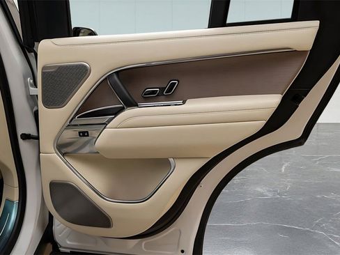 Used 2025 Land Rover Range Rover Autobiography image 31