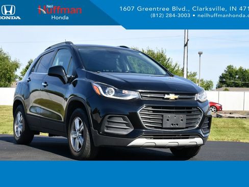 Used 2019 Chevrolet Trax LT w/ LT Convenience Package FWD image 1