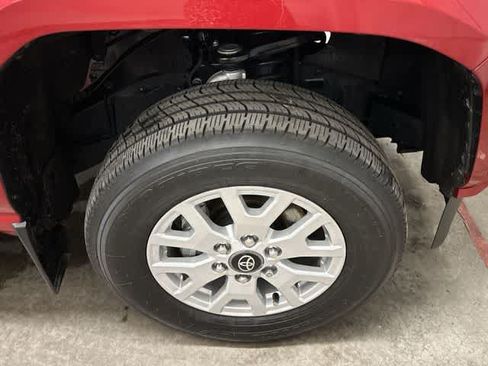 Used 2024 Toyota Tacoma SR5 AWD/4WD image 5