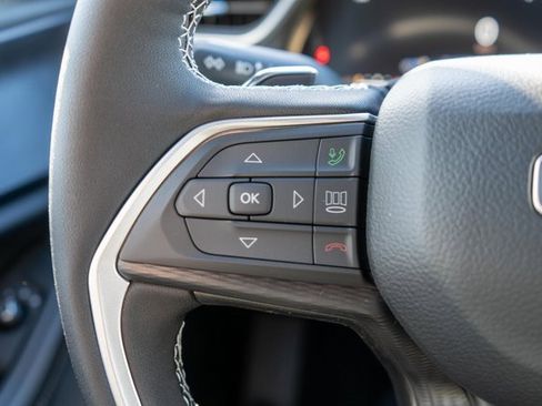 New 2025 Jeep Grand Cherokee Altitude image 19