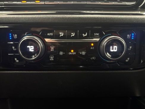 Used 2024 Chevrolet Silverado 1500 ZR2 AWD/4WD image 19