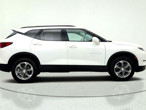Used 2024 Chevrolet Blazer LT w/ Convenience Package FWD image 4