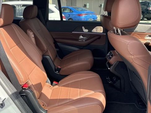 Used 2025 Mercedes-Benz GLS 450 4MATIC image 22