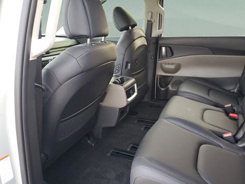 New 2026 Kia Carnival EX FWD image 8