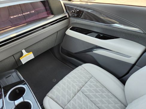 New 2025 Cadillac Escalade IQ Sport 1 w/ Smart Trailering package image 19