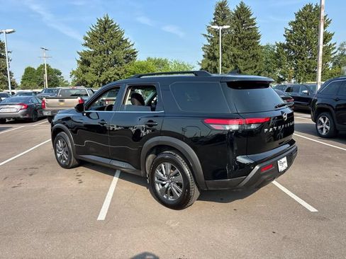 Used 2024 Nissan Pathfinder SV FWD image 4