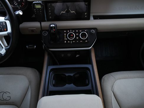 Used 2021 Land Rover Defender 110 SE image 43