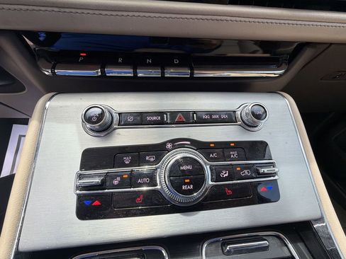 Used 2023 Lincoln Aviator AWD w/ Premium Package image 19