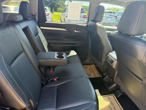 Used 2015 Toyota Highlander XLE image 30