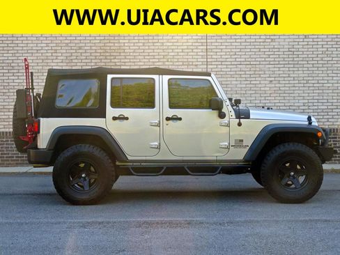 Used 2008 Jeep Wrangler Unlimited Rubicon w/ Dual Top Group image 5