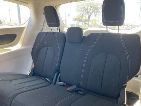 Used 2023 Chrysler Voyager LX image 12