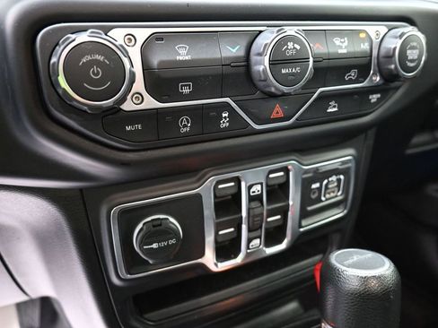 Used 2023 Jeep Gladiator Sport image 13