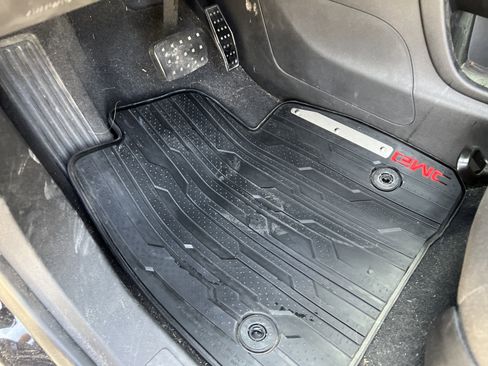 Used 2020 GMC Acadia SLE image 15