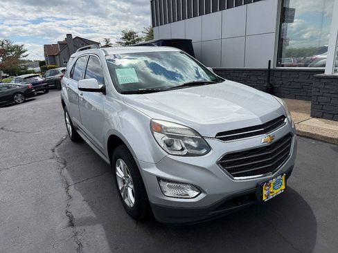 Used 2017 Chevrolet Equinox LT w/ Convenience Package FWD image 9