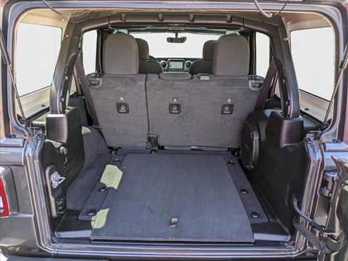 Used 2022 Jeep Wrangler Unlimited Sahara image 6