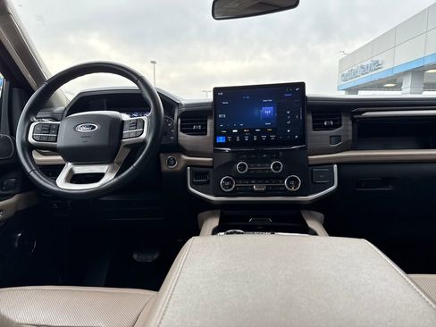 Used 2024 Ford Expedition Limited image 15