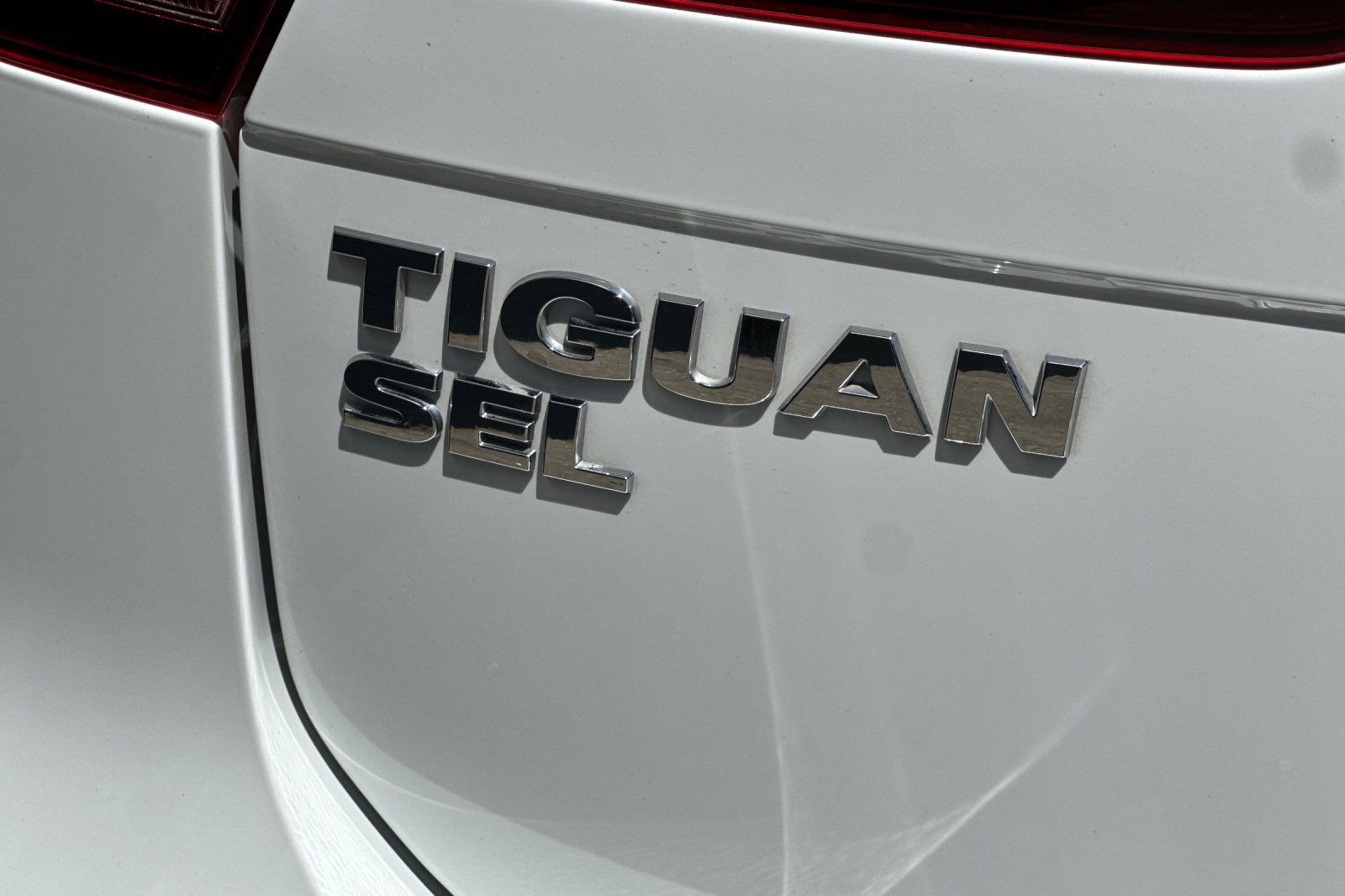Used 2020 Volkswagen Tiguan SEL AWD/4WD image 12
