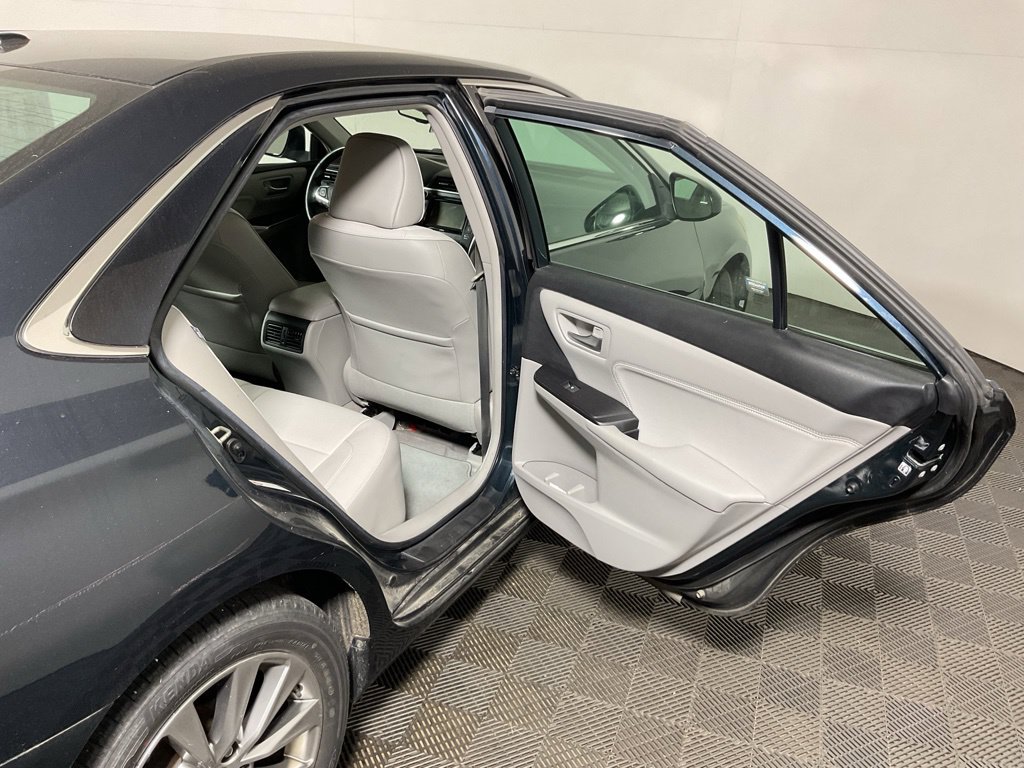 Used 2017 Toyota Camry XLE w/ Convenience Package FWD image 31