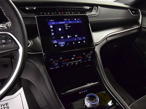 Used 2024 Jeep Grand Cherokee L Altitude image 20