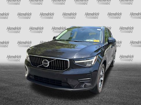 Used 2025 Volvo XC40 B5 Core AWD/4WD image 5