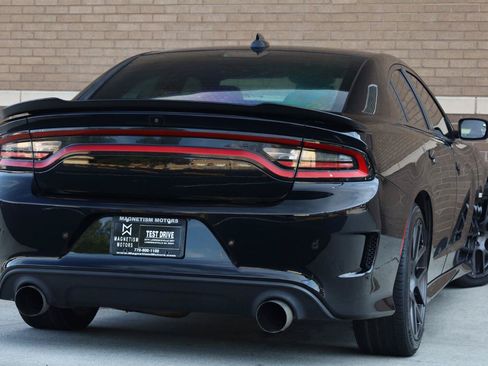 Used 2019 Dodge Charger Scat Pack w/ Plus Group RWD image 11