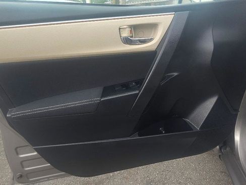Used 2015 Toyota Corolla LE FWD image 9