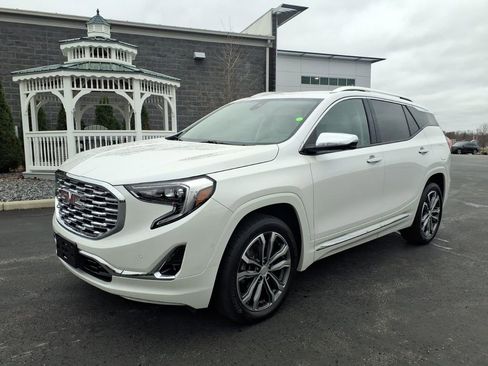 Used 2020 GMC Terrain Denali w/ Denali Premium Package AWD/4WD image 2