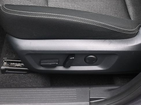 Used 2025 Nissan Rogue SV FWD image 18