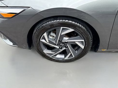 Certified 2025 Hyundai Elantra Sport image 29