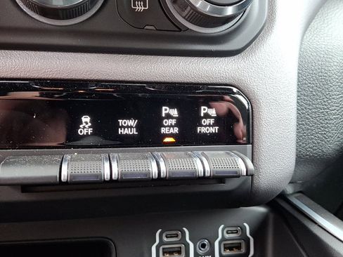 Used 2023 RAM 1500 Big Horn AWD/4WD image 25