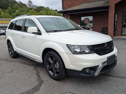 Used 2019 Dodge Journey Crossroad FWD image 2