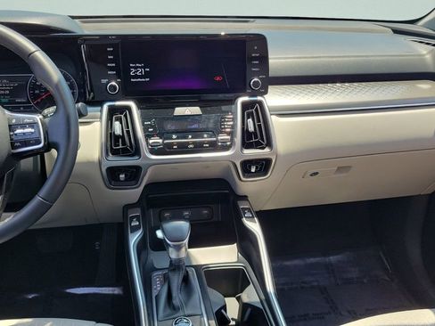 Used 2022 Kia Sorento S w/ Panoramic Sunroof Package FWD image 14